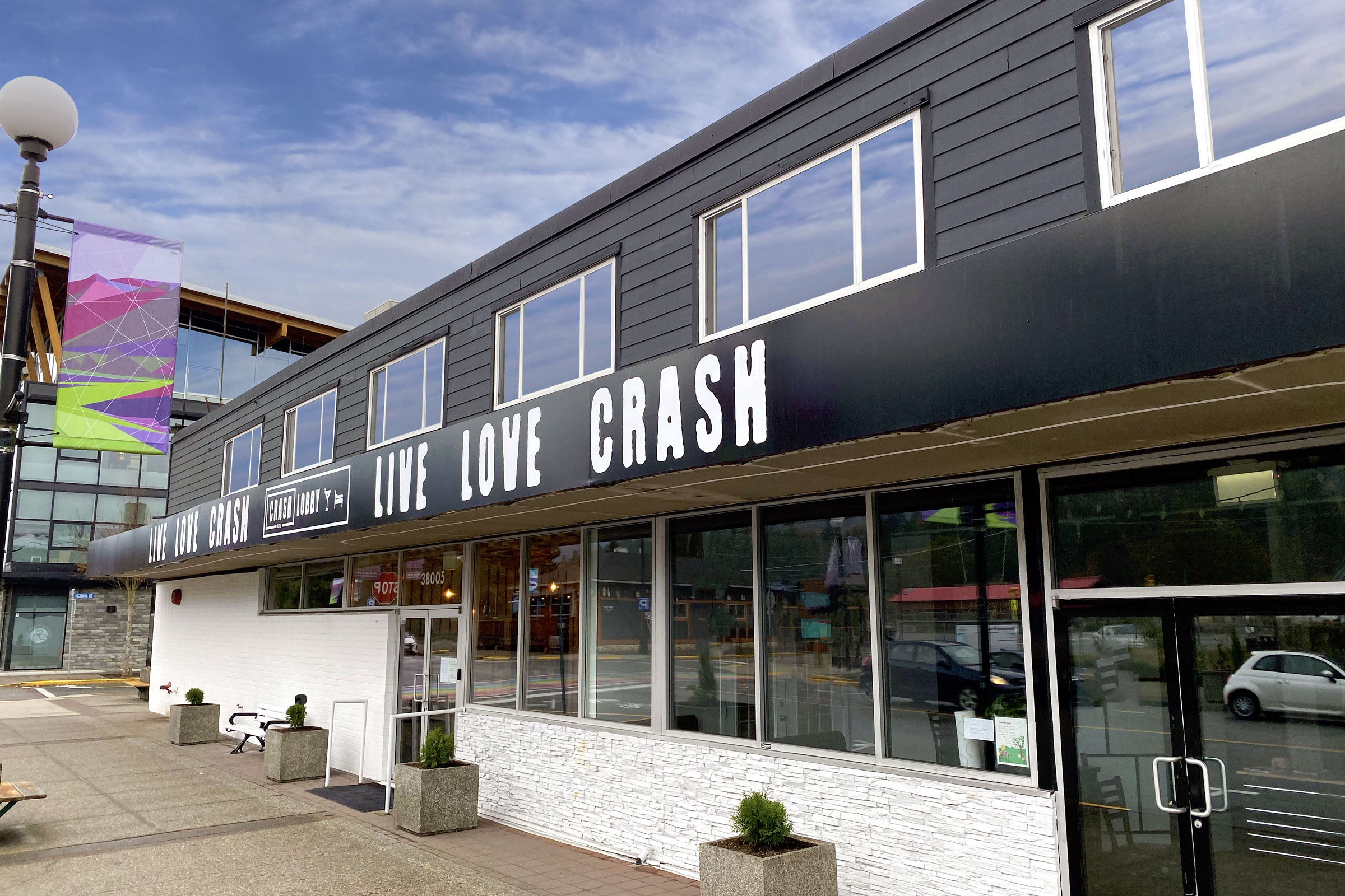 View of the enterence of the Crash Hotel in Squamish.